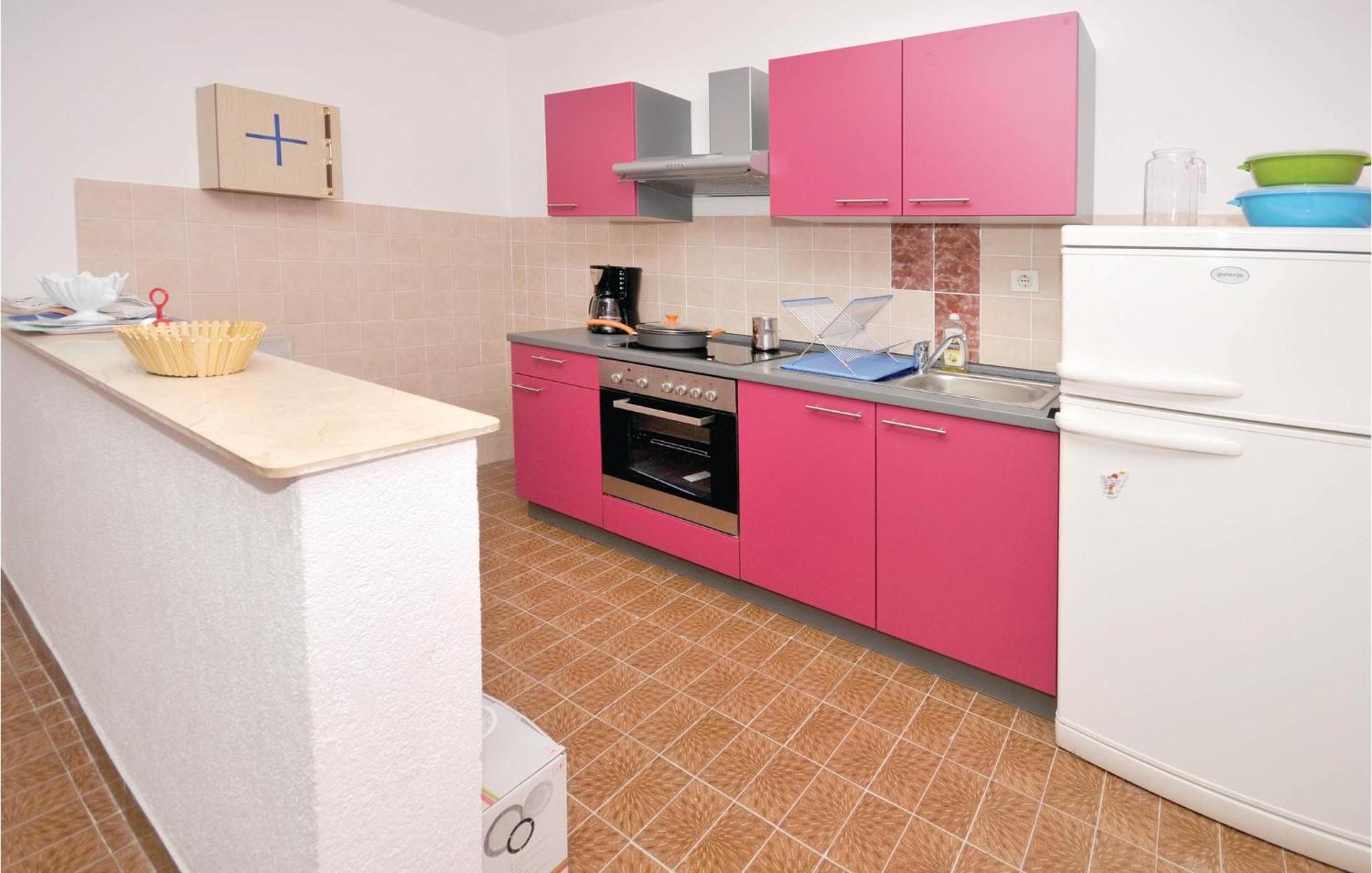 2 Bedroom Cozy Apartment In Марина Экстерьер фото