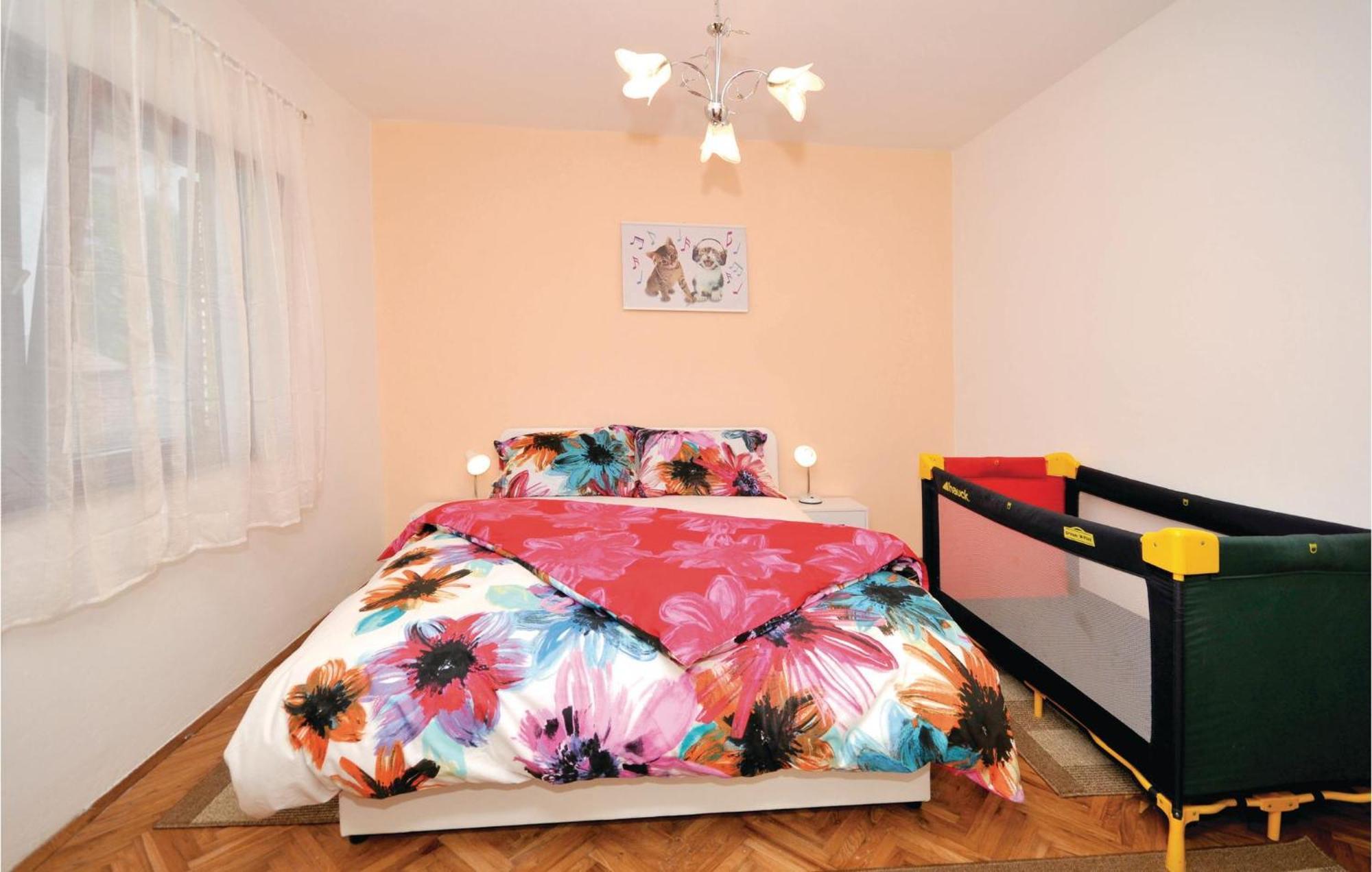 2 Bedroom Cozy Apartment In Марина Экстерьер фото